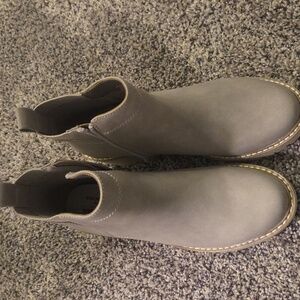 Stylish Gray Women's Ankle Boots